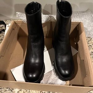 Brand New - never worn - Steve Madden Goucho Boot - womens size 9.5